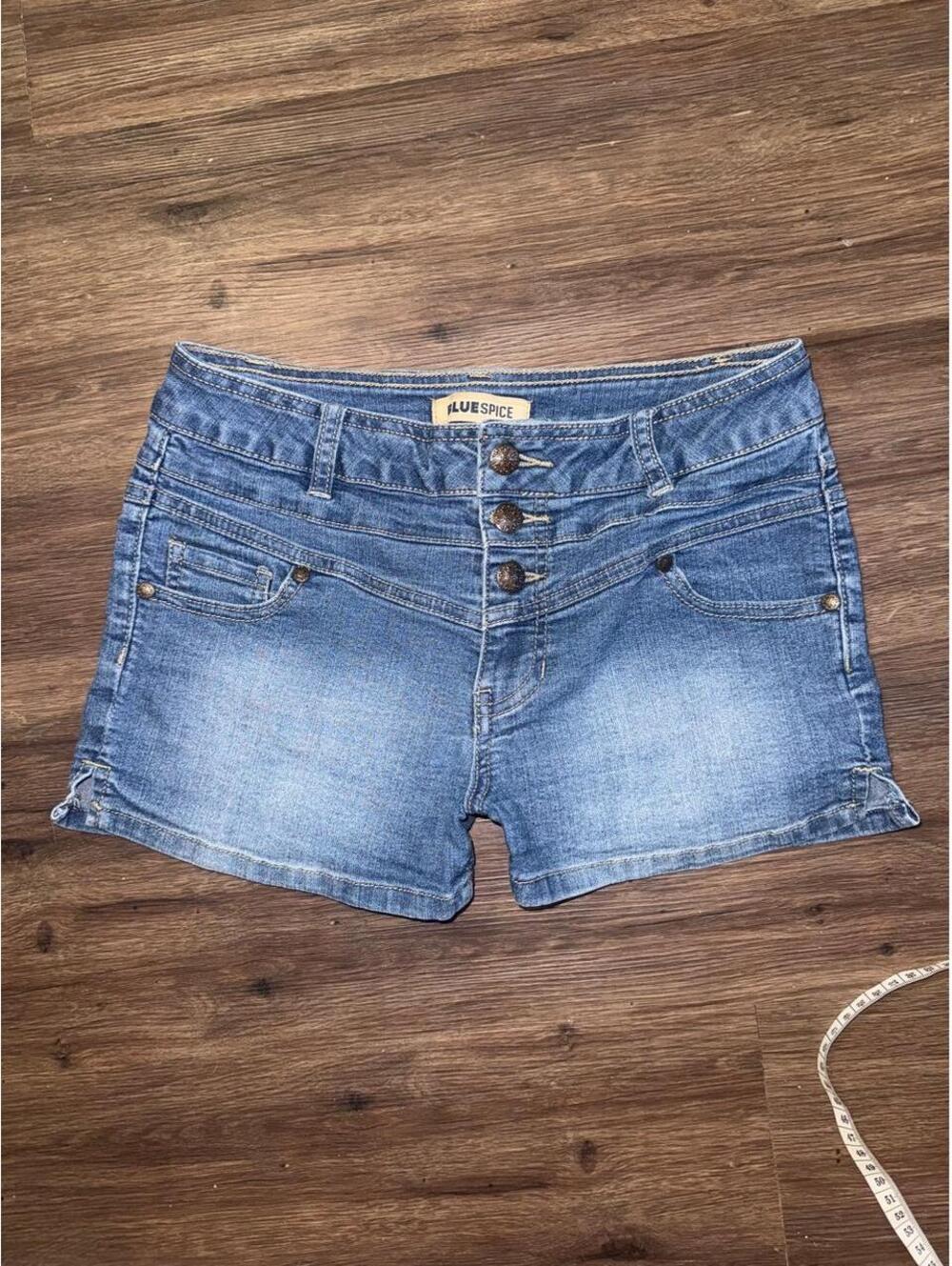 Vintage Blue Spice Y2K Denim Shorts | Med Rise Light Wash Jean Shorts